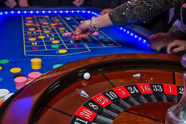 Người chơi Việt Nam trải nghiệm live casino suncity trên smartphone